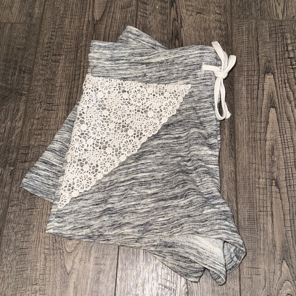 Mossimo Supply Co. Gray Marle & lace sweat shorts with draw string Shorts M EUC - Picture 4 of 4